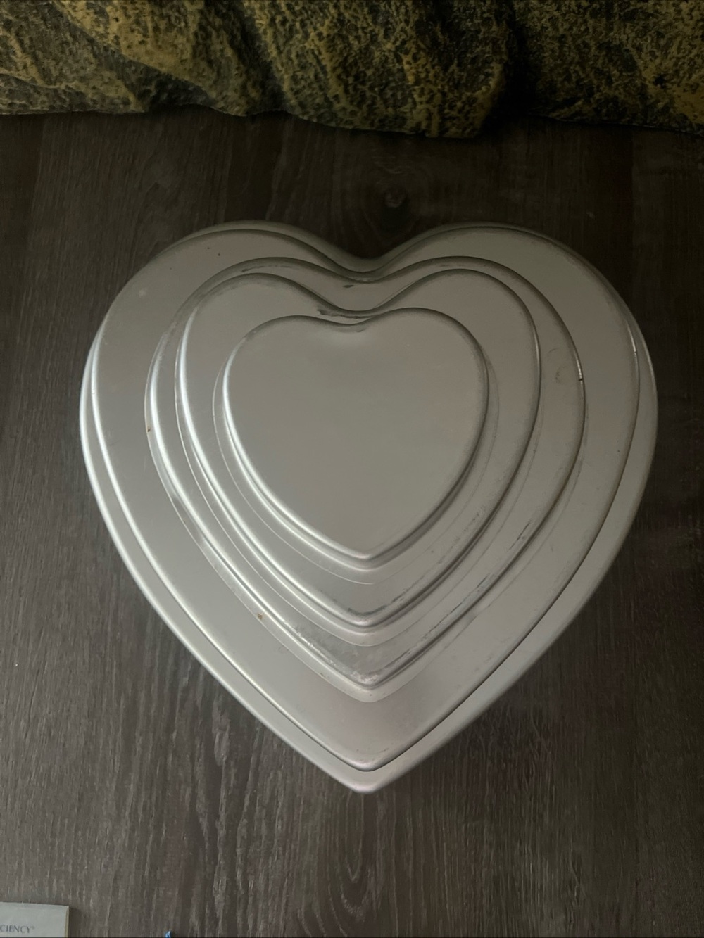 Wilton *5*  vintage Heart-Shaped Nesting Cake Pan Set - Silver